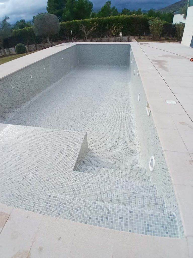constructor de piscinas y reformas de piscinas de obra